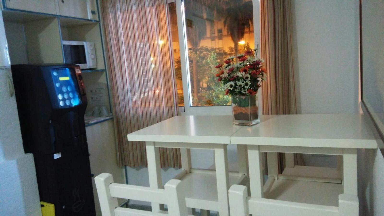 Hostal Maribel อัลเมรีอา ภายนอก รูปภาพ