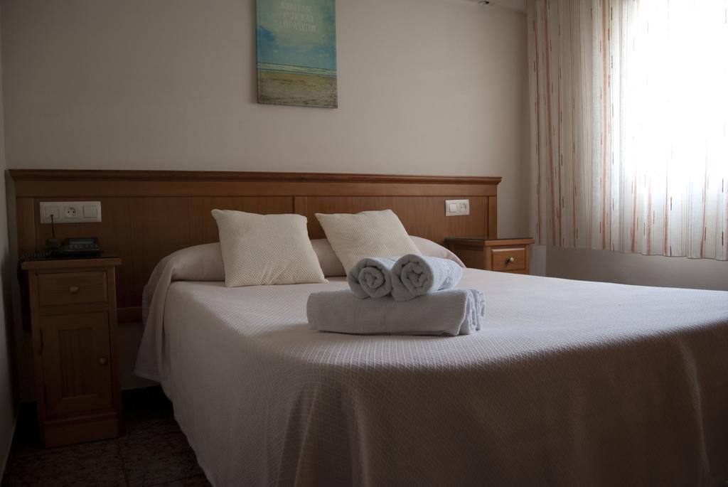 Hostal Maribel อัลเมรีอา ภายนอก รูปภาพ