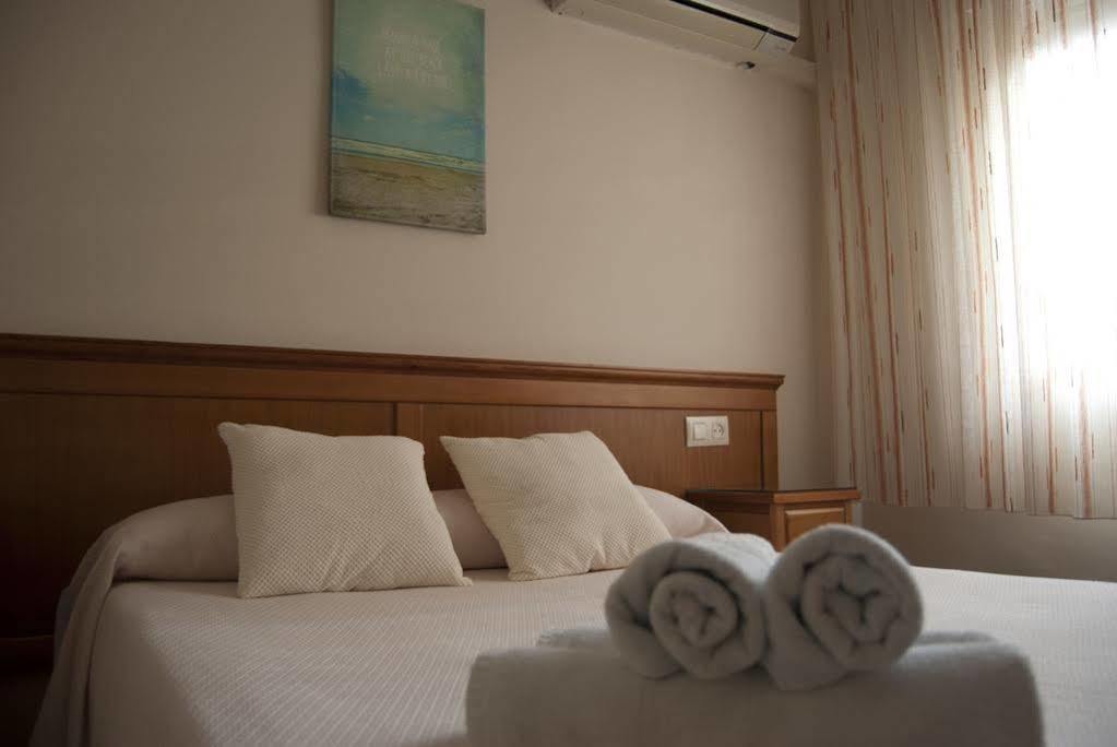Hostal Maribel อัลเมรีอา ภายนอก รูปภาพ