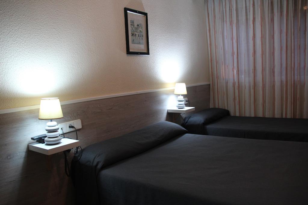 Hostal Maribel อัลเมรีอา ภายนอก รูปภาพ